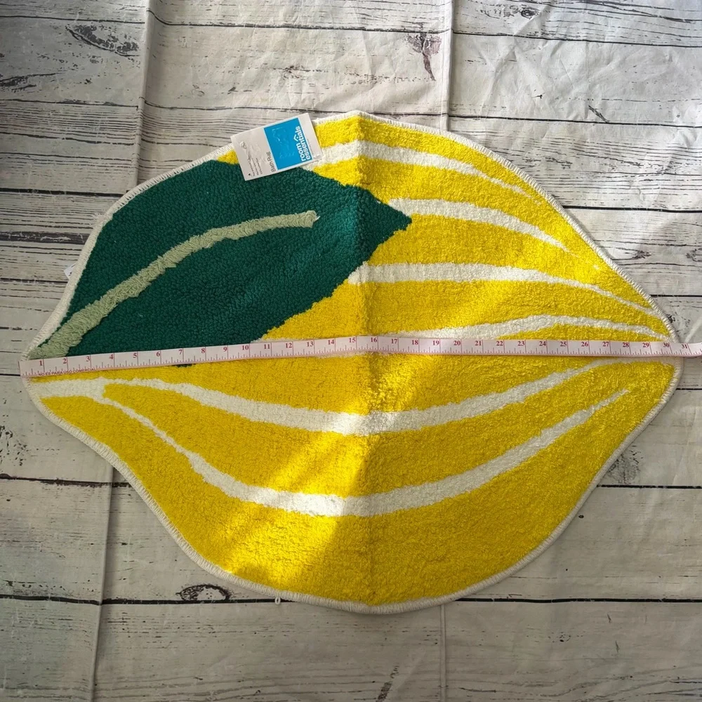Room Essentials Leaf Bath Rug lemon design